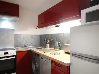 Cuisine ou kitchenette dans l'établissement Charmant F2 bis 5 pers. au Mont-Dore avec parking, proche des pistes - FR-1-415-174