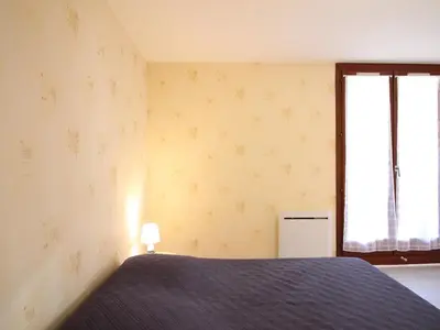 Un ou plusieurs lits dans un hébergement de l'établissement Confortable F2 bis avec balcon, parking, jusqu'à 5 personnes - FR-1-415-173