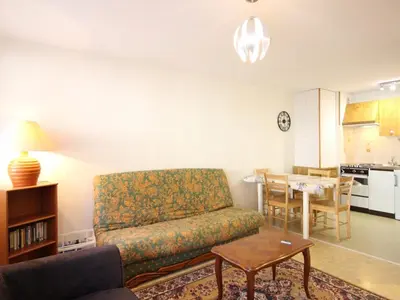 Cuisine ou kitchenette dans l'établissement Confortable F2 bis avec balcon, parking, jusqu'à 5 personnes - FR-1-415-173