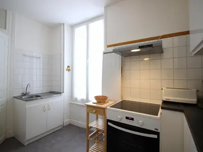 Cuisine ou kitchenette dans l'établissement Appartement F2 avec terrasse et jardinet, proche centre Mont-Dore - FR-1-415-182