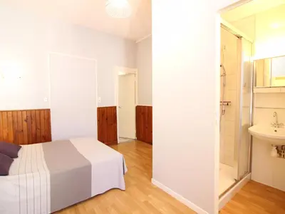 Un ou plusieurs lits dans un hébergement de l'établissement Appartement F2 avec terrasse et jardinet, proche centre Mont-Dore - FR-1-415-182