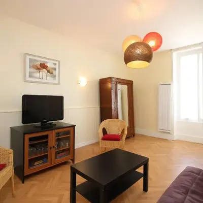 Appartement F2 avec terrasse et jardinet