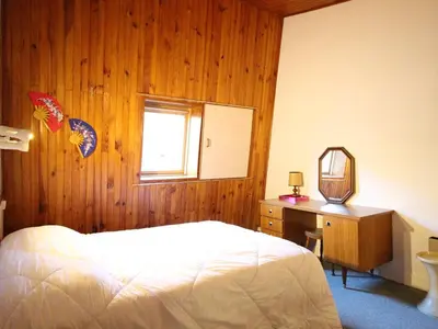 Un ou plusieurs lits dans un hébergement de l'établissement Bel appartement 90m² avec WIFI et parking, près du centre - FR-1-415-180