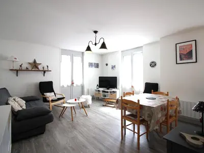 Télévision ou salle de divertissement dans l'établissement Appartement T2 Centre-Ville, 6 Couchages - FR-1-415-189