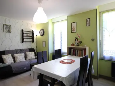 Coin salon dans l'établissement Appartement F3 WiFi au Mont-Dore, proche centre et thermes - FR-1-415-183
