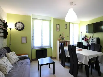 Télévision ou salle de divertissement dans l'établissement Appartement F3 WiFi au Mont-Dore, proche centre et thermes - FR-1-415-183