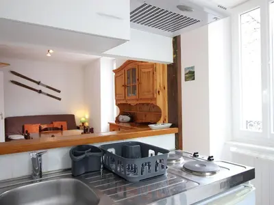 Cuisine ou kitchenette dans l'établissement F2 avec WIFI au centre-ville près des thermes - FR-1-415-193