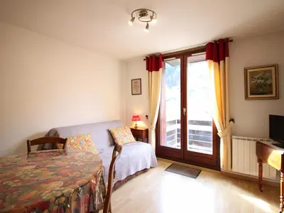 Un ou plusieurs lits dans un hébergement de l'établissement Appartement F2 au dernier étage avec balcon, wifi et parking - FR-1-415-187
