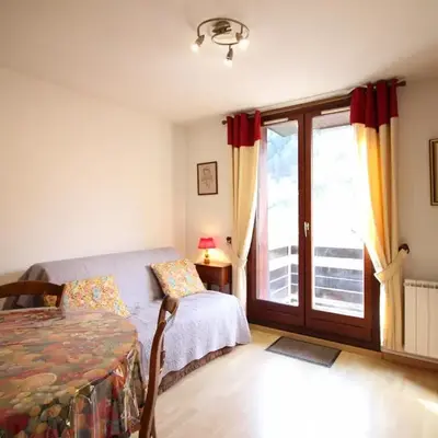 Appartement F2 au dernier étage avec balcon