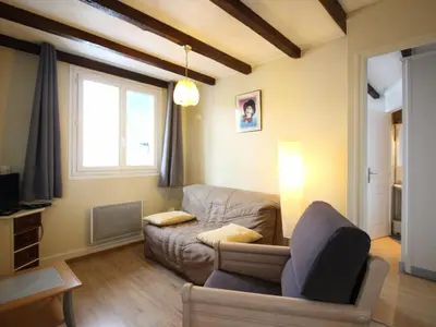 Coin salon dans l'établissement Mont-Dore : Appartement F3 50m², 2 chambres, dès 475€/sem - FR-1-415-185