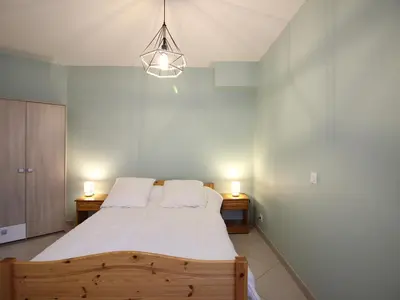 Un ou plusieurs lits dans un hébergement de l'établissement Appartement F3 avec WIFI, à 50m des Thermes, 6 couchages - FR-1-415-192