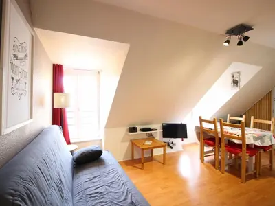 Coin salon dans l'établissement Appartement F1 bis au centre avec WIFI, animaux acceptés - FR-1-415-198