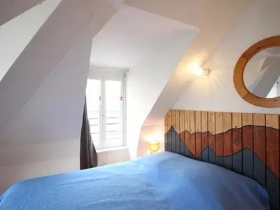 Un ou plusieurs lits dans un hébergement de l'établissement Appartement F1 bis au centre avec WIFI, animaux acceptés - FR-1-415-198