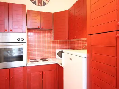 Cuisine ou kitchenette dans l'établissement Bel F2 au centre avec ascenseur et WiFi - FR-1-415-196