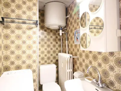 Salle de bains dans l'établissement Bel F2 au centre avec ascenseur et WiFi - FR-1-415-196