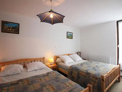 Un ou plusieurs lits dans un hébergement de l'établissement Charmant T3 au Mont-Dore, balcon, parking, proche centre - FR-1-415-186