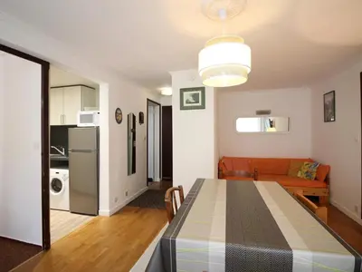 Cuisine ou kitchenette dans l'établissement Charmant T3 au Mont-Dore, balcon, parking, proche centre - FR-1-415-186
