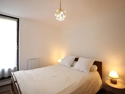 Un ou plusieurs lits dans un hébergement de l'établissement Charmant T3 au Mont-Dore, balcon, parking, proche centre - FR-1-415-186