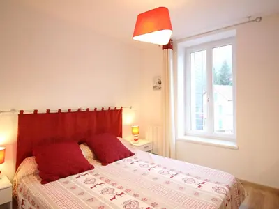 Un ou plusieurs lits dans un hébergement de l'établissement Appartement F4 au 2ème étage, proche centre, WIFI, 6 couchages - FR-1-415-191