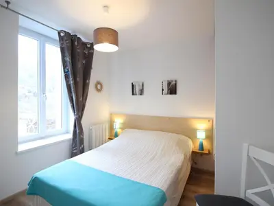 Un ou plusieurs lits dans un hébergement de l'établissement Appartement F4 au 2ème étage, proche centre, WIFI, 6 couchages - FR-1-415-191