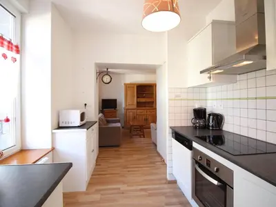 Cuisine ou kitchenette dans l'établissement Appartement 55m² centre Mont-Dore, 2 chambres, parking, animaux admis - FR-1-415-194