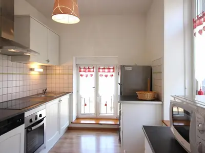 Cuisine ou kitchenette dans l'établissement Appartement 55m² centre Mont-Dore, 2 chambres, parking, animaux admis - FR-1-415-194