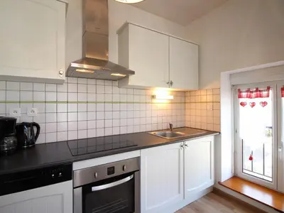Cuisine ou kitchenette dans l'établissement Appartement 55m² centre Mont-Dore, 2 chambres, parking, animaux admis - FR-1-415-194