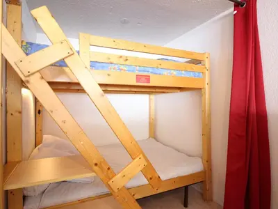 Un ou plusieurs lits dans un hébergement de l'établissement F2 au pied des pistes avec parking et balcon - 6 pers. - FR-1-415-199