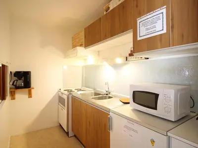 Cuisine ou kitchenette dans l'établissement F2 au pied des pistes avec parking et balcon - 6 pers. - FR-1-415-199