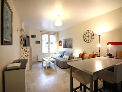 Coin salon dans l'établissement Studio central à La Bourboule avec WIFI - 3 couchages - FR-1-415-209
