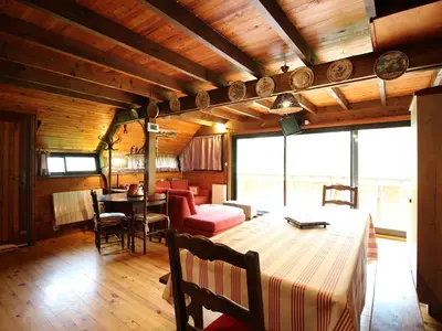 Coin salon dans l'établissement Chalet au Mont-Dore, 3 chambres, terrasse et parking, 8 couchages - FR-1-415-208