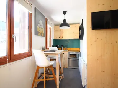 Cuisine ou kitchenette dans l'établissement Studio avec parking privé et WIFI proche centre - FR-1-415-201
