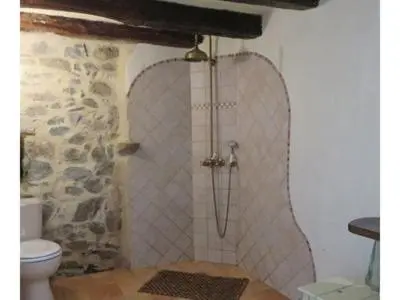 Salle de bains dans l'établissement Authentique maison de Dordogne La Maison de Maitre