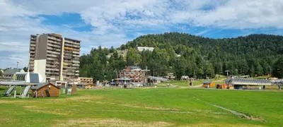 Vue générale sur la montagne ou vue sur la montagne depuis l'appartement