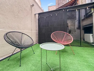 Terrasse ou espace extérieur de l'établissement T2 rénové avec terrasse, spa et charme central