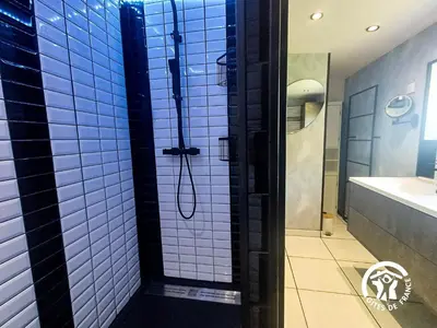 Salle de bains dans l'établissement La Maison d'à côté