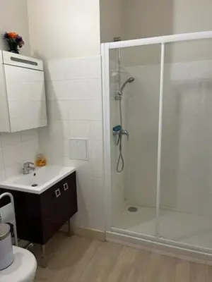 Salle de bains dans l'établissement STUDIO Centre Ville MONT DORE