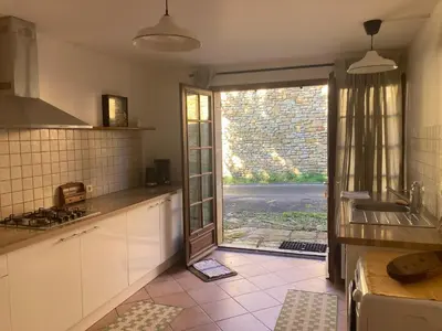 Cuisine ou kitchenette dans l'établissement Le Souchou