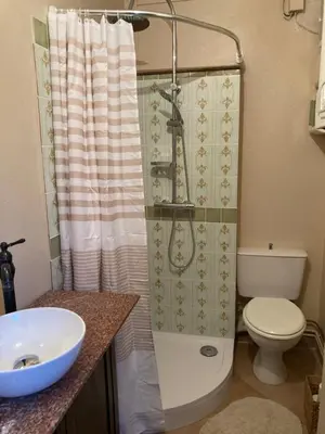 Salle de bains dans l'établissement Le Souchou