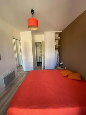 Un ou plusieurs lits dans un hébergement de l'établissement Appartement en plein centre de la Bourboule avec parking privé