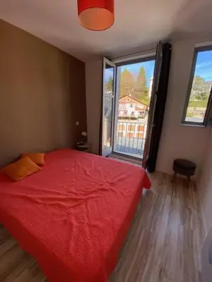 Un ou plusieurs lits dans un hébergement de l'établissement Appartement en plein centre de la Bourboule avec parking privé