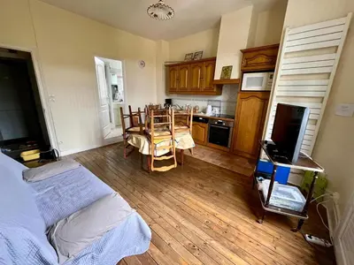 Cuisine ou kitchenette dans l'établissement Appartement familial pour 4 au cœur de La Bourboule - FR-1-858-34