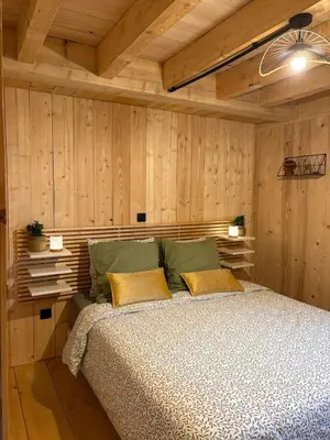 Un ou plusieurs lits dans un hébergement de l'établissement La Cabane de Sophie - Nature et Calme