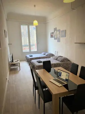 Coin salon dans l'établissement Appartement triple dans le centre de Limoges