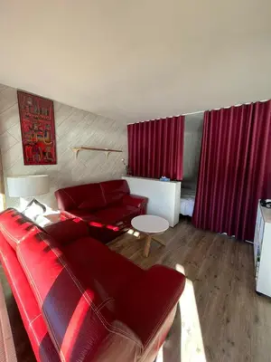Coin salon dans l'établissement Comme à la maison - Plein sud - Pied des pistes