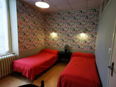 Un ou plusieurs lits dans un hébergement de l'établissement Appartement 2 ch. à La Bourboule avec wifi - FR-1-858-21