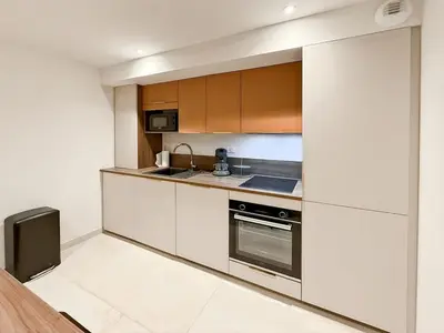 Cuisine ou kitchenette dans l'établissement Chalet sur les pistes du Lioran, 8pers