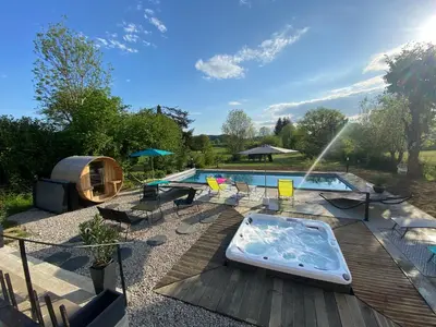 Plan de l'établissement Gîte des Glycines 2 à 14 personnes, piscine, jacuzzi, sauna