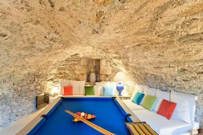 Coin salon dans l'établissement Gîte de Prestige dans un Fort, Jacuzzi, 8 pers