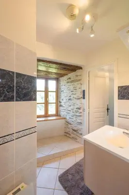 Salle de bains dans l'établissement Gîte de Prestige dans un Fort, Jacuzzi, 8 pers